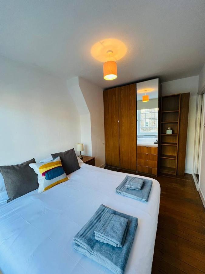 Cosy Bedroom Near Oval Station - Shared Bathroom Homestay