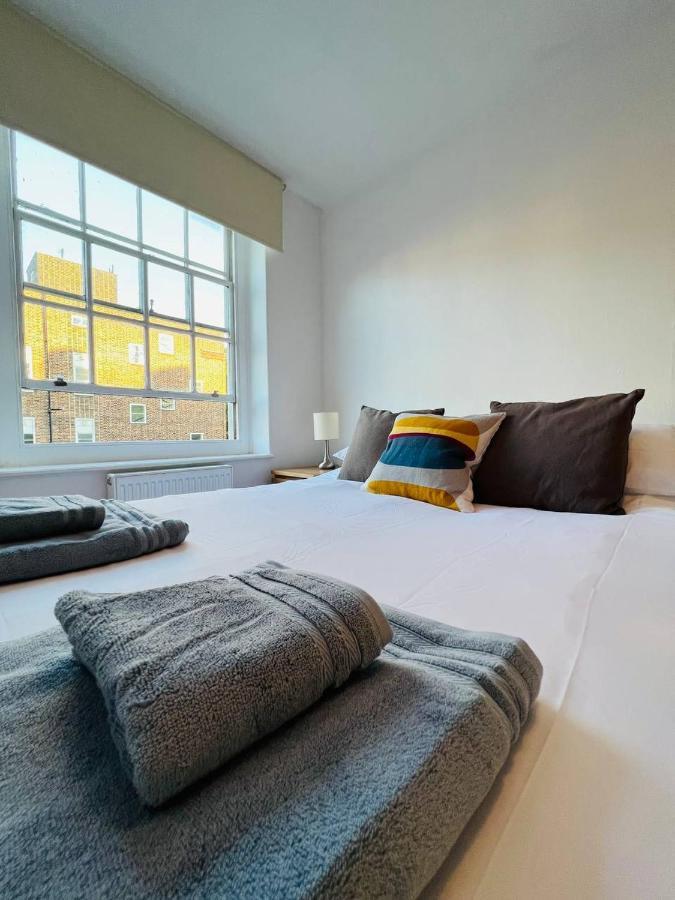 Homestay Cosy Bedroom Near Oval Station - Shared Bathroom