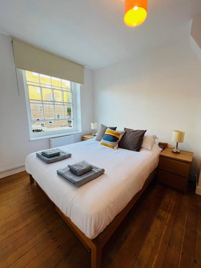 Cosy Bedroom Near Oval Station - Shared Bathroom Homestay